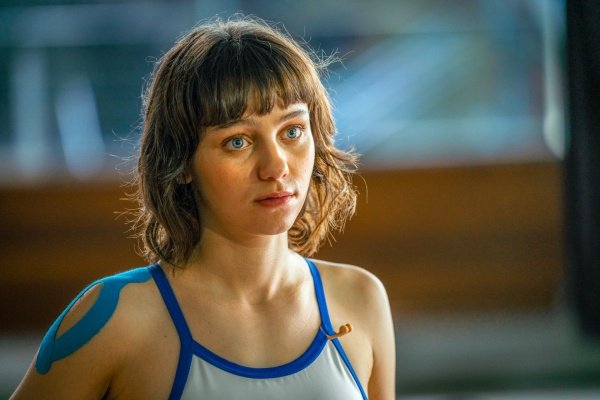 Nuria Borges (Maria Romanillos) verliert die Orientierung – Bild: Matías Uris /​ Netflix