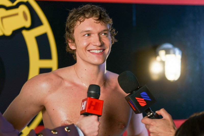 Ilya Rozanov (Connor Storrie) triumphiert – Bild: Sabrina Lantos/​HBO Max