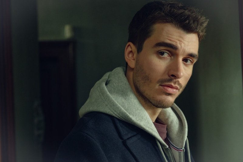 Matheo Lewis (Corey Mylchreest) verfolgt eigene Ziele – Bild: Des Willie /​ Netflix