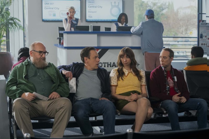 Wohin fliegen (v.r.) Stuart (Kevin Sussman), Denise (Lauren Lapkus), Barry (John Ross Bowie) und Bert (Brian Posehn)? – Bild: Colin Remas Brown /​ HBO Max