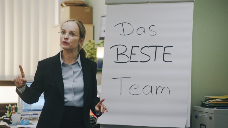 Beim Team denkt Ronja Keller (Friederike Kempter) zunächst an sich selbst – Bild: ZDF /​ Sofia Velasquez