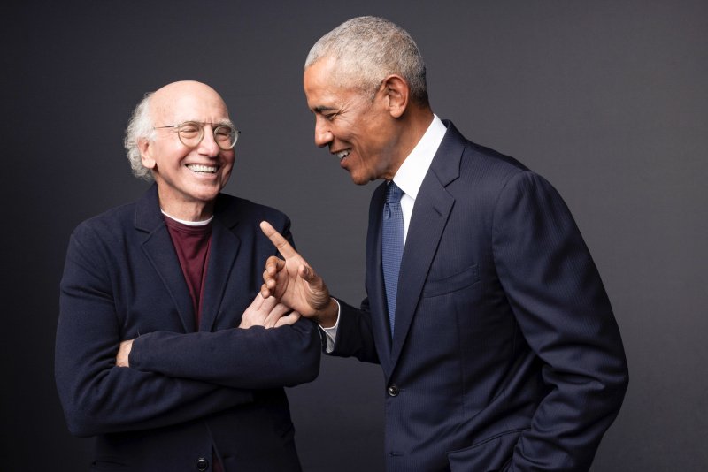 Trotz ihrer Streitereien haben Larry David und Barack Obama (r.) Spaß bei der Produktion – Bild: Art Streiber /​ HBO