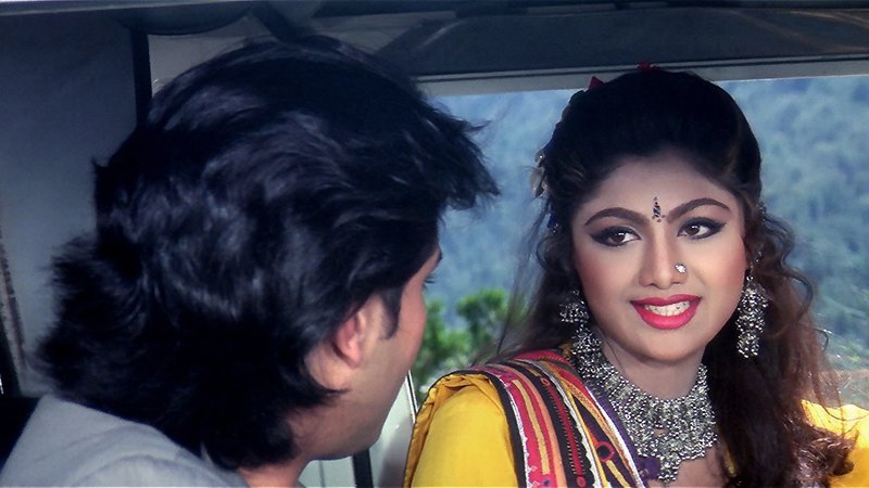 Raja (Saif Ali Khan, li) Chhaya (Shilpa Shetty, re) – Bild: Zee.One