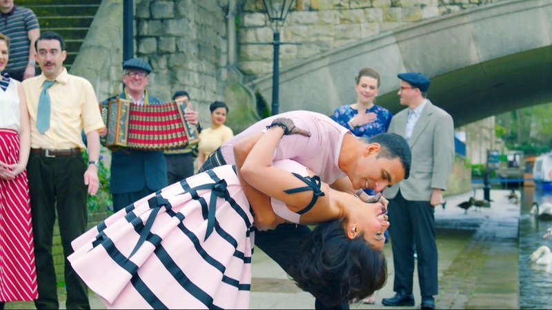 Rustom Pavri (Akshay Kumar, li), Cynthia Pavri ( Ileana D’Cruz, re) – Bild: Zee.One