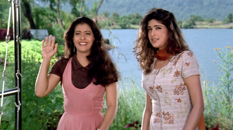 Muskaan (Kajol, li), Ujala (Anjala Zaveri, re) – Bild: Zee.One