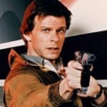 Marc Singer ebenfalls im neuen „V“ (Leichte Spoiler!) – Ehemaliger ‚Mike Donovan‘ leistet Jane Badler Gesellschaft – Bild: Warner Home Video