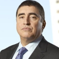 Weitere Details zu Veränderungen bei „Law & Order: Los Angeles“ – Alfred Molina wechselt vom Gerichtssal auf die Straße – Bild: CBS