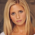 Neue US-Serien 2011/​2012 (22): „Ringer“ – Sarah Michelle Gellar spielt in Doppelrolle ein Zwillingspaar – Bild: Warner Bros. TV