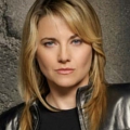 Lucy Lawless in „No Ordinary Family“ (Leichte Spoiler!) – Ex-„Xena“ mischt Superheldenfamilie auf – Bild: Syfy