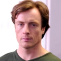 Toby Stephens in US-Version von „Prime Suspect“ – Verstärkung für NBC-Pilot und Maria Bello – Bild: NBC Universal, Inc.
