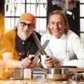 "Kochen mit Knall": Kulinarische Experimente bei kabel eins – Neue Action-Kochshow mit Stefan Marquard und Frank Buchholz – Bild: kabel eins/Benedikt Müller "Kochen mit Knall": Kulinarische Experimente bei kabel eins – Neue Action-Kochshow mit Stefan Marquard und Frank Buchholz – Bild: kabel eins/Benedikt Müller