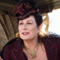 „Smash“: Anjelica Huston mit TV-Ambitionen – Prominentes Cast-Mitglied für NBCs Musical-Piloten – Bild: Samuel Goldwyn Films