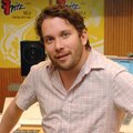 NDR dreht "Hochzeitspolka" mit Christian Ulmen – Hauptrolle in neuer Provinzkomödie von Lars Jessen – Bild: rbb/Ziebe ('Woher sollen wir das wissen?' auf Fritz, dem Jugendprogramm vom rbb) NDR dreht "Hochzeitspolka" mit Christian Ulmen – Hauptrolle in neuer Provinzkomödie von Lars Jessen – Bild: rbb/Ziebe ('Woher sollen wir das wissen?' auf Fritz, dem Jugendprogramm vom rbb)