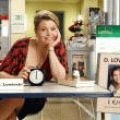 Annette Frier: Rechtsberatung für 1 Euro pro Minute – Anwältin mit Klappstuhl in neuer Sat.1-Serie "Danni Lowinski" – Bild: Phoenix Film Annette Frier: Rechtsberatung für 1 Euro pro Minute – Anwältin mit Klappstuhl in neuer Sat.1-Serie "Danni Lowinski" – Bild: Phoenix Film