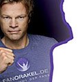 ZDF stellt Oliver Kahn einen "Fanexperten" zur Seite – Per Bewerbungsvideo zur Fußball-WM nach Südafrika – Bild: ZDF/fanorakel.de ZDF stellt Oliver Kahn einen "Fanexperten" zur Seite – Per Bewerbungsvideo zur Fußball-WM nach Südafrika – Bild: ZDF/fanorakel.de