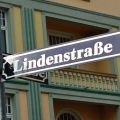 "Lindenstraße"-Jubiläum: Alle 1306 Folgen nonstop in Köln – Geburtstagsaktion im Dezember – Bild: WDR/Mara Lukaschek