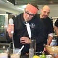 Ex-„Kochprofi“ Stefan Marquard kocht für Kerle – Neue DMAX-Eigenproduktion „Marquards Ess-Klasse“ – Bild: DMAX