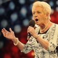"Britain's Got Talent": Gesangskarriere mit 80 Jahren – Janey Cutler auf den Spuren von Paul Potts und Susan Boyle – Bild: ITV "Britain's Got Talent": Gesangskarriere mit 80 Jahren – Janey Cutler auf den Spuren von Paul Potts und Susan Boyle – Bild: ITV