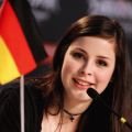 Lena stürmt die europäischen Downloadcharts – Nicole gratuliert: "Grand-Prix-Sieger erkennen sich am Gang" – Bild: NDR/Rolf Klatt