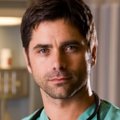 John Stamos heuert bei "Glee" an (Leichte Spoiler!) – Wiederkehrende Rolle in der zweiten Staffel – Bild: NBC