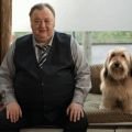 "Der Dicke" kehrt mit neuen Folgen zurück – Dreharbeiten zur vierten Staffel haben begonnen – Bild: ARD/Georges Pauly "Der Dicke" kehrt mit neuen Folgen zurück – Dreharbeiten zur vierten Staffel haben begonnen – Bild: ARD/Georges Pauly