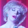 „Psych“-Episode im Zeichen von „Twin Peaks“ – Sängerin Julee Cruise steuert Titelsong bei, zahlreiche Gastdarsteller – Bild: Paramount Home Entertainment