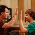 „Two and a Half Men“: 300.000 Dollar pro Folge für Angus T. Jones – Neffe Jake dick im Geschäft – Bild: cbs.com