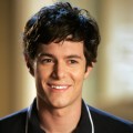 Adam Brody – Bild: ORF Adam Brody – Bild: ORF