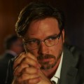 Aden Young – Bild: ARTE France / © Playmaker Production/Simon Cardwell Aden Young – Bild: ARTE France / © Playmaker Production/Simon Cardwell