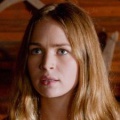 Britt Robertson – Bild: © 2014 CBS Broadcasting Inc. All Rights Reserved. Britt Robertson – Bild: © 2014 CBS Broadcasting Inc. All Rights Reserved.