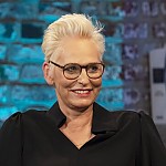 Bärbel Schäfer – Bild: NDR/Stefan Mühlenhoff Bärbel Schäfer – Bild: NDR/Stefan Mühlenhoff