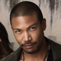 Charles Michael Davis – Bild: The CW Network/ Mathieu Young Charles Michael Davis – Bild: The CW Network/ Mathieu Young