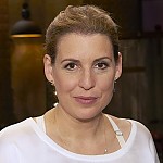 Elena Uhlig – Bild: Puls 8 Elena Uhlig – Bild: Puls 8