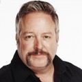 Gary Valentine – Bild: CBS Gary Valentine – Bild: CBS