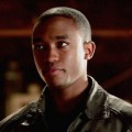 Lee Thompson Young – Bild: Warner Bros. Lizenzbild frei Lee Thompson Young – Bild: Warner Bros. Lizenzbild frei