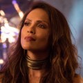 Lesley-Ann Brandt – Bild: 2016 Warner Brothers Lizenzbild frei Lesley-Ann Brandt – Bild: 2016 Warner Brothers Lizenzbild frei
