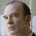 Martin Wuttke – Bild: MDR/Saxonia Media/Junghans Martin Wuttke – Bild: MDR/Saxonia Media/Junghans