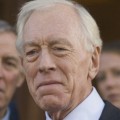 Max von Sydow – Bild: ProSieben Media AG/Warner Bros. Max von Sydow – Bild: ProSieben Media AG/Warner Bros.