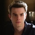 Nathaniel Buzolic – Bild: Warner Bros. Entertainment, Inc. Lizenzbild frei Nathaniel Buzolic – Bild: Warner Bros. Entertainment, Inc. Lizenzbild frei