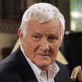 Orson Bean – Bild: © Warner Bros. Television Orson Bean – Bild: © Warner Bros. Television