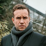 Rafe Spall – Bild: ORF Rafe Spall – Bild: ORF