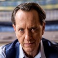 Richard E. Grant – Bild: Geo Television / ©2014 Bac Richard E. Grant – Bild: Geo Television / ©2014 Bac