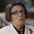 Linda Hunt – Bild: CBS Broadcasting Inc. Linda Hunt – Bild: CBS Broadcasting Inc.