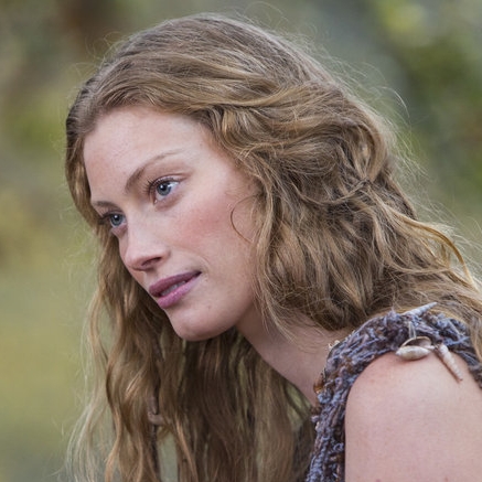 Alyssa Sutherland – Bild: TM TELEVISION PRODUCTIONS LIMITED/T5 VIKINGS PRODUCTIONS INC.