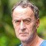 Angus Deayton – Bild: ORF/BBC/Red Planet Pictures/Denis Guyenon Angus Deayton – Bild: ORF/BBC/Red Planet Pictures/Denis Guyenon