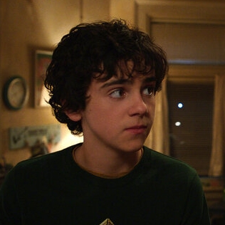 Asher Angel – Bild: Warner Bros. Entertainment Inc.