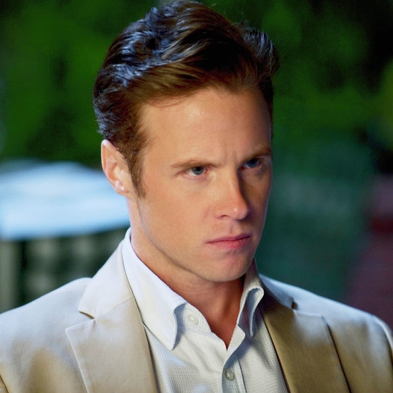 Ashton Holmes – Bild: SRF/ABC Studios