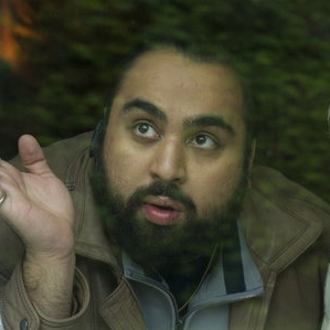 Asim Chaudhry – Bild: UKTV / Des Willie