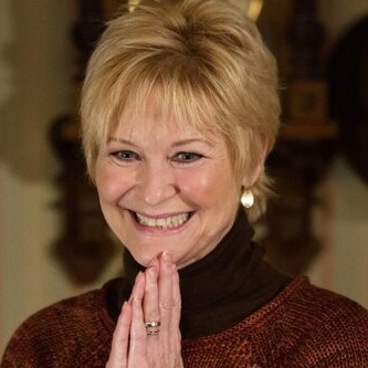 Dee Wallace – Bild: TVNOW/Warner Bros.