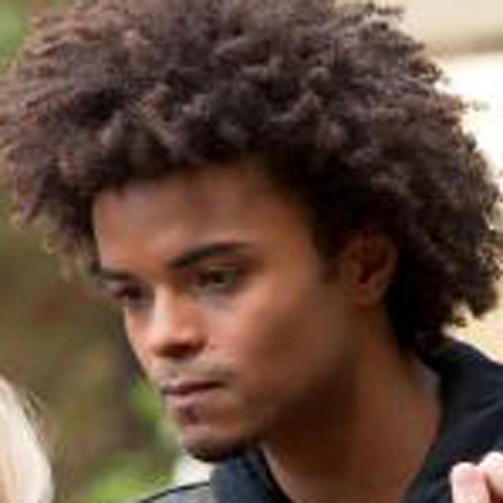 Eka Darville – Bild: Bob Mahoney/The CW